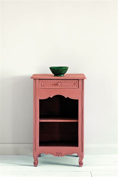 Chalk Paint® In Scandinavian Pink Side Table Painted Furniture Swedish Furniture Annie Sloan