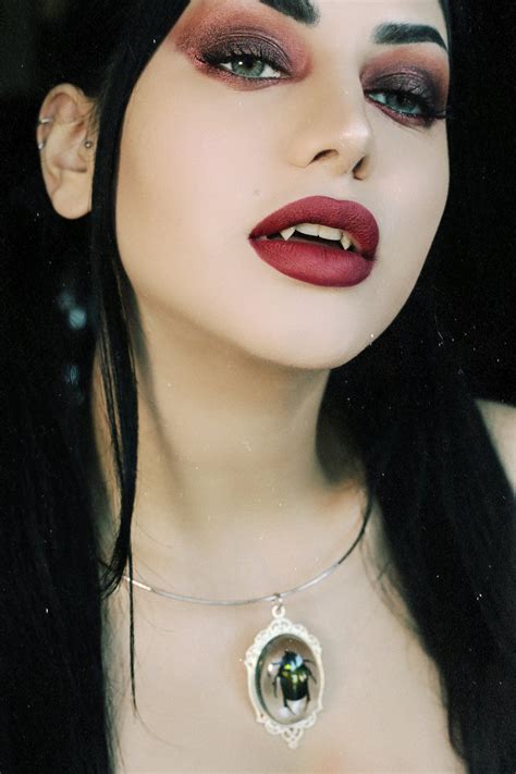 Pin By Vivian Espinosa On Goth Vampires And Horror Vampire Girls