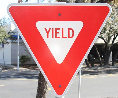 Item A9 24 24 24 Triangular Size Safety Band Yield Sign
