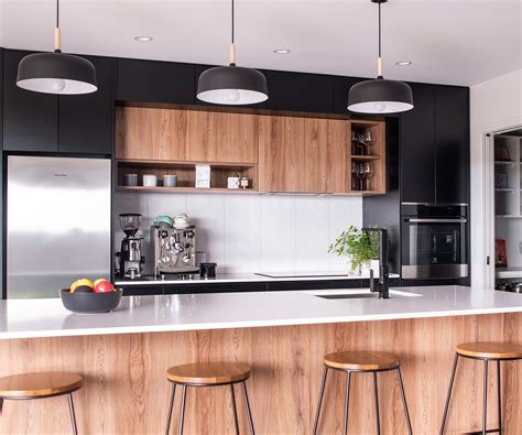 You can make it sleek and modern or warm and traditional just by choosing the right combo of black and. This black and white kitchen was designed for entertaining ...