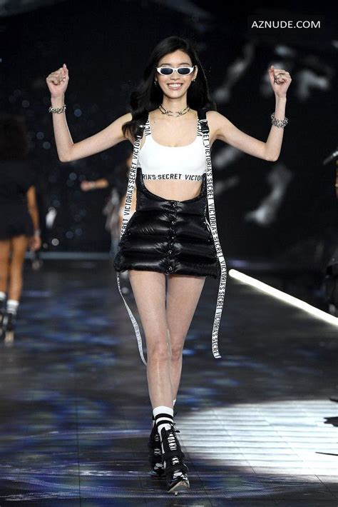 Ming Xi Sexy Slim Body During The 2018 Victorias Secret Fashion Show