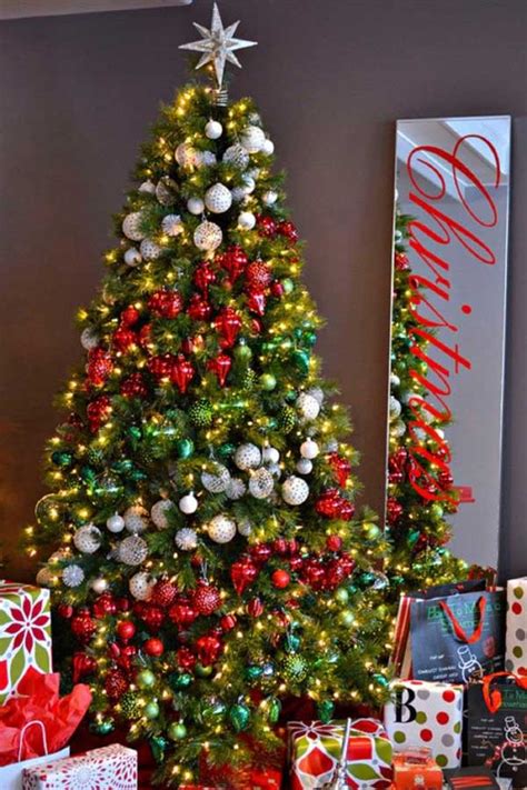 Decorating the christmas tree is an annual tradition that many families enjoy — but the tree itself doesn't have to be traditional. 25 Creative and Beautiful Christmas Tree Decorating Ideas ...