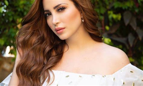 أيقونة الكوميديا والانبساط سمير غانم يكشف سبب إصابة جورج سيدهم بالشلل وإفلاسه | فيديو محمود. نسرين طافش بالحجاب خلال كواليس مسلسل المداح "صور" رمضان ...