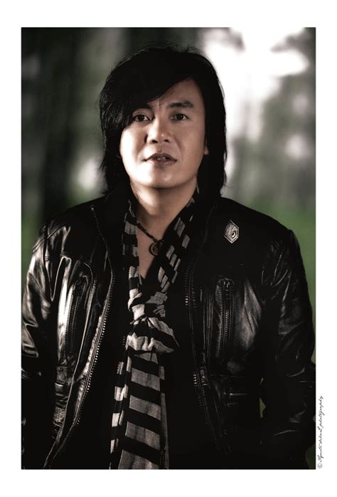 ari lasso adalah seorang musisi legendaris yg pada awal solo karirnya