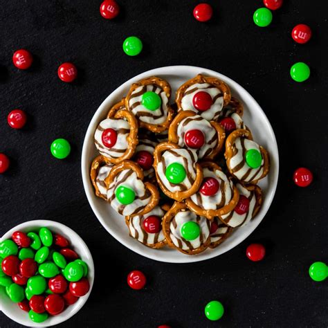 Want a christmas cookie recipe that's as easy as it is delicious? Christmas Hug Cookies | Just 3 Ingredients & 15 mins | Mom's Dinner