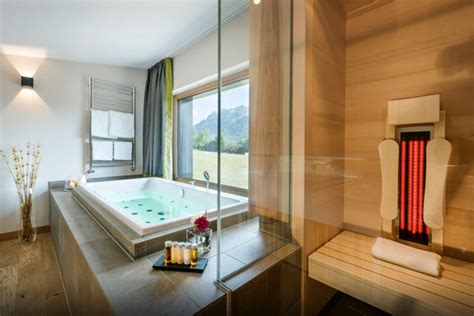 Die anzahlung erfolgt in bar oder als überweisung. Hotelzimmer Mit Badewanne Im Raum