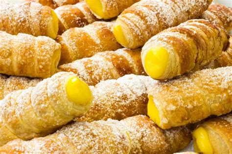 Maybe you would like to learn more about one of these? Cannoncini alla crema pasticcera: la ricetta per farli ...