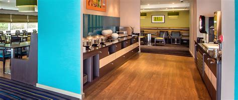 Rates include continental breakfast with hot choices and free car is parking available at holiday inn express manchester east? HOLIDAY INN EXPRESS MANCHESTER AIRPORT hotel | 50% off ...