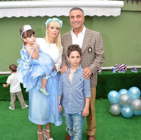 Jun 15, 2021 · sedat peker'in karısı paylaştı. Sedat Peker'in eşi Özge Peker kimdir işte karısı ve ...