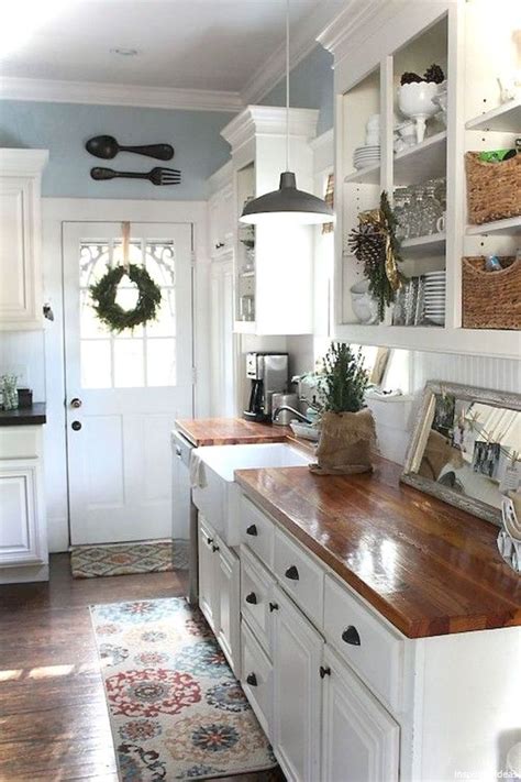 50 Beautiful Cottage Style Kitchen Design Ideas 12 | Small cottage