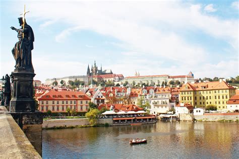 Prague Castle guide including St. Vitus Cathedral, Golden Lane & more!