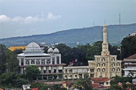 Ada sejumlah masjid tertua di batam yang menarik untuk dikunjungi saat berwisata religi. MASJID RAYA BOGOR, WISATA RELIGI DIJANTUNG KOTA TUA ...