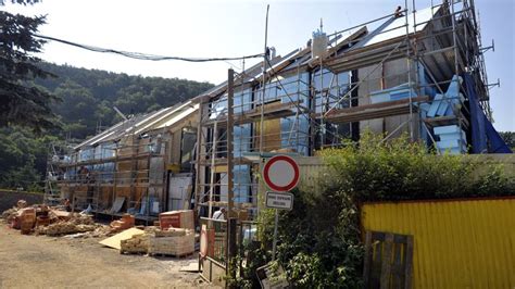 The czech republic's richest man, investment tycoon petr kellner, has died along with four others in a helicopter. Stavba domu nejbohatšího Čecha Kellnera budí rozporné ...