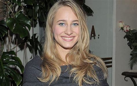 From wikimedia commons, the free media repository. Julia Rosnowska jest córką znanej aktorki i producenta