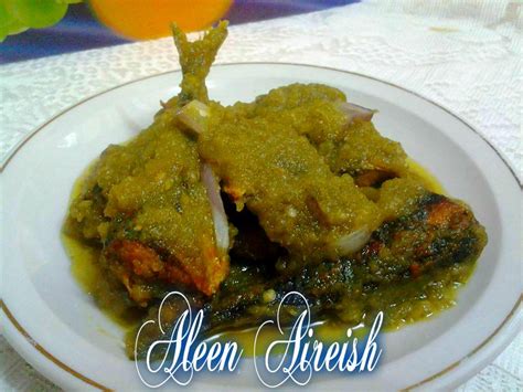 Rasa asin yang bercampur dengan pedasnya cabai hijau, membuat siapapun akan tergoda. Dapur Chomey Aleen Aireish: IKAN MASAK SAMBAL HIJAU