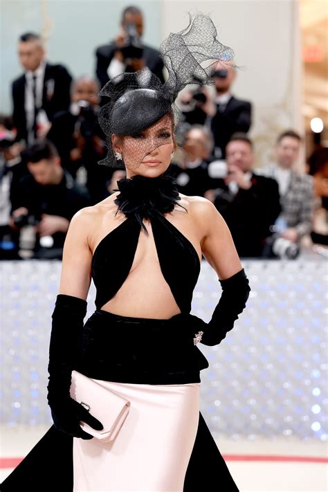 Jennifer Lopez Arrasa En La MET Gala Con Un Sexy Vestido Ralph Lauren Vogue