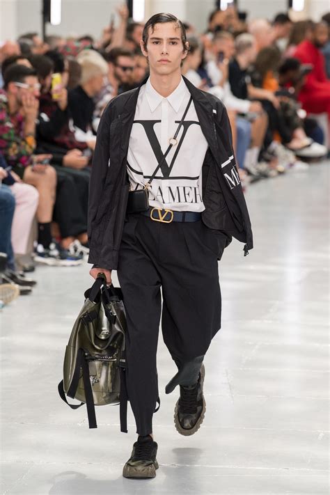 Fendi is one of the most popular clothing brands right now and has been placed in our top fashion brands thanks to Valentino Spring 2020 Menswear Fashion Show | Menswear ...