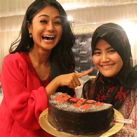 Human being, fulltime dreamer, passionate about my work, dedicated to my family, in luv with @tashashilla's team | twuko. Foto : Tasha Shilla Buka Puasa Bersama Peminat