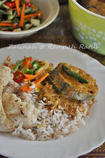 Penduduk disana menamakan ikan tongkol ini dengan nama ikan aye. Rempah Ratus: Nasi Dagang & Gulai Ikan Tongkol