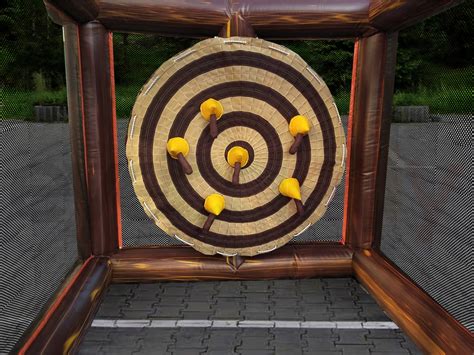 Play now axe throw online on kiz10.com. Entertainment and Game: Axe Throwing Inflatable