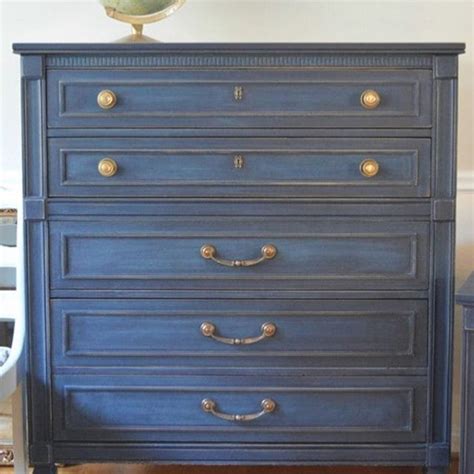 Fresh paint adds zing to an old kitchen, but brush marks make the cabinets look messy or amateur. How-To Tuesday: Create a Smooth Finish with Chalk Paint ...