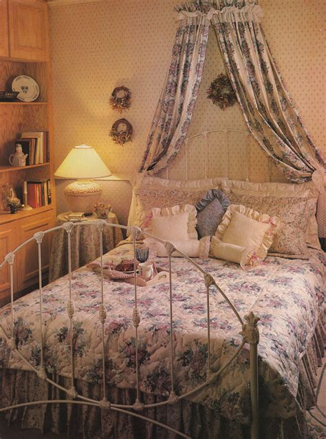 Home design ideas will share with you the 90's home decor trends that apartment therapy thinks that will be back to live. How Your Home Looked in the 80s | 1980s Interior Design ...
