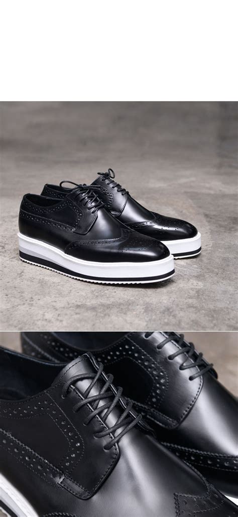 The classic black and white design features pillow padded cushioned tongue and collar for a soft and luxurious feel. Mens Black Leather Wingtip Lace-up Oxford White Sole ...