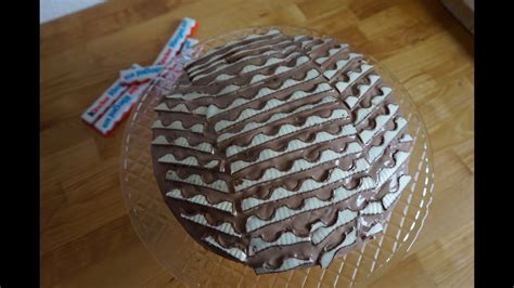 In der form stehen lassen, lösen, aus der form stürzen und auf einem. Kinderriegel-Kuchen - Der Etwas Andere Schokoladenkuchen ...