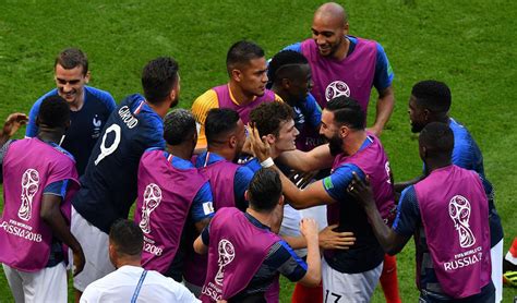 El defensa, sólido e inspirado en cada una. El golazo Pavard en el Francia vs Argentina, el mejor de ...