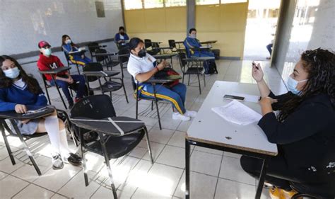 El ministerio de educación emitió un comunicado revelando cuándo será el inicio de las. Ano Escolar 2021 Clases Presenciales inician desde el 19 de abril en colegios rurales reinicio ...