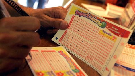Si tratta di un giorno festivo e l'estrazione, domani sera alle ore 20 , non ci. Estrazioni oggi Lotto, SuperEnalotto e 10eLotto: i numeri ...
