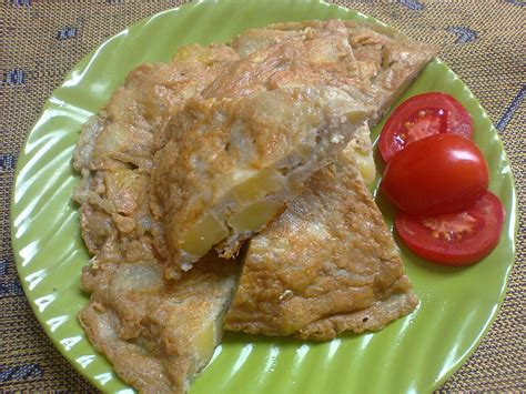 Sebelum digoreng, perkedel perlu dilapisi dengan putih telur agar adonannya tidak mudah hancur. Resep Telur Dadar Kentang Enak dan Mudah ~ Dapur Onlineku
