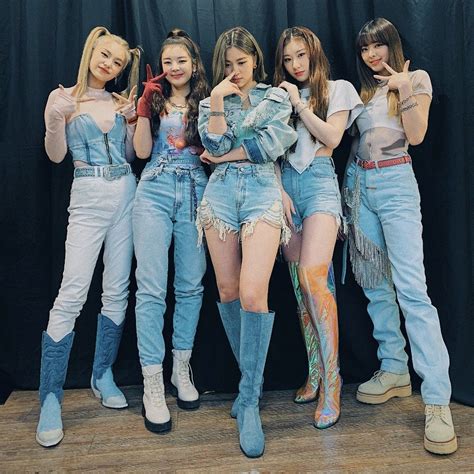 Pin by 𝐉𝐞𝐧𝐧𝐢𝐞 on ITZY Itzy Kpop outfits Fashion