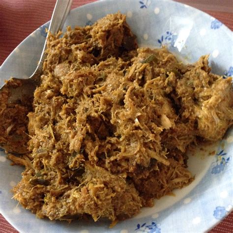 Ia diperbuat dari tepung beras, dimasak nipis (seperti lempeng) dan dimakan dengan kuah sirap gula melaka dan santan menjadikan rasanya lemak manis. Resipi Rendang Ayam Sedap - Resepi Bergambar