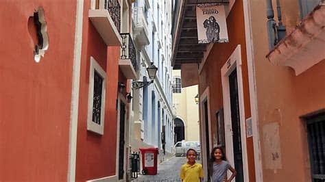 También puede calcular la ruta a sevilla donde la tienda casa del libro está ubicada. Casa del Libro / Viejo San Juan - YouTube