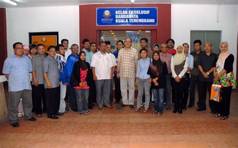 Chinatown kuala terengganu or affectionately known to the locals as teng lang po or kt's chinatown is one of the earliest chinese settlements recently, a mission started by datuk toh chin yaw when he served as the bandar state assemblyman to make the alleyways in chinatown cleaner. Kelab Wartawan Terengganu (KAWAT): Seronok Layanan Datuk ...