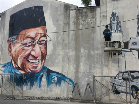 Apa tujuan kita lukis potret kalau salah satu komponen potret itu adalah wajah itu sendiri? Mural Wajah Tun Dr Mahathir Mohamad di Bandar Alor Setar ...