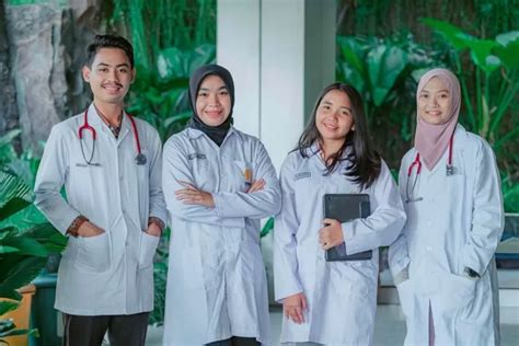 Top 10 Ptn Jurusan Kedokteran Terbaik Di Indonesia Menurut The Wur By