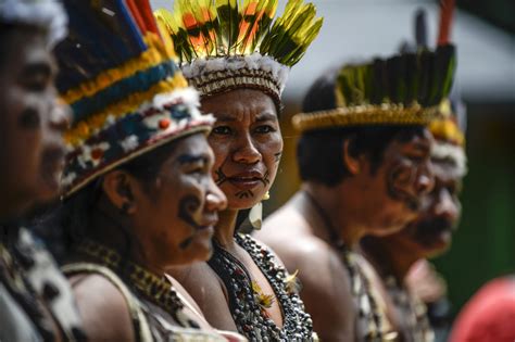 Indígenas Tikuna Brasileños En Cuarentena Tras Contacto Con Médico Con