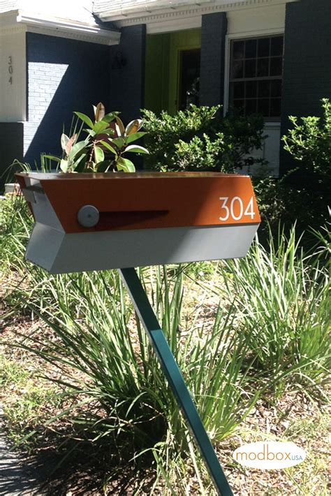 Your source for modern house numbers and mailboxes, metal wall sculptures and more. Mid-Century Modern Mailbox | Two Tone | Modern mailbox, Mid century modern mailbox, Modern ...