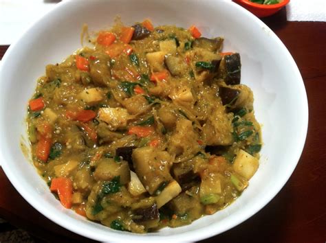 Tritawn Coconut Green Curry With Pork Chops