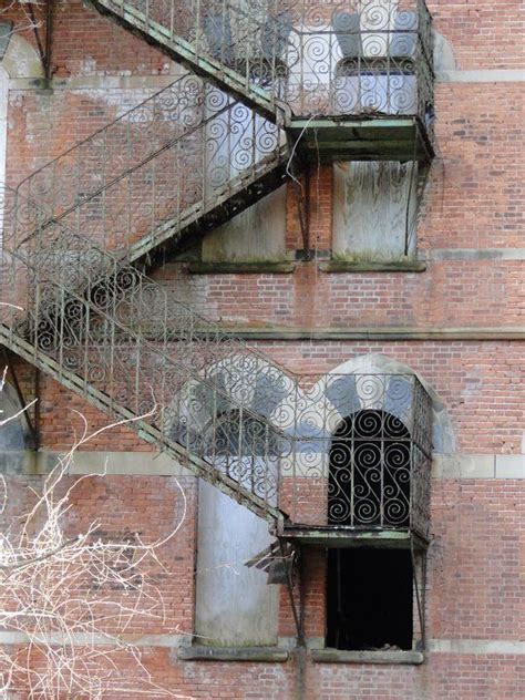 Sad that they're abandoned though. Another staircase at the Hudson River State Hospital ...