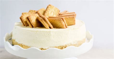 The sour cream topping is then spread on top of the cheesecake and the cheesecake is baked for another 5 minutes. 10 Best Philadelphia Cream Cheese No Bake Cheesecake Recipes