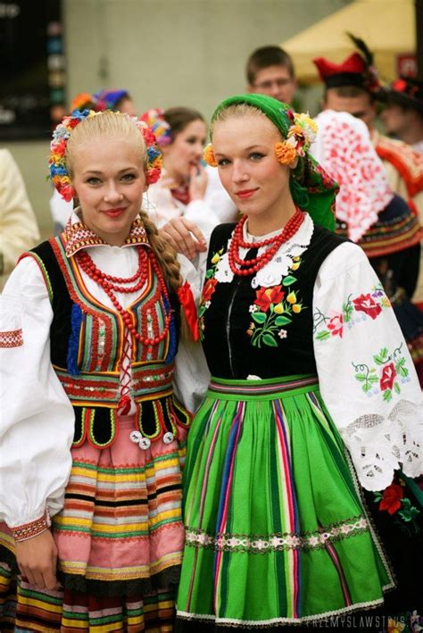 Regional Costumes From Poland Lublin Left And Polish Folk Costumes Polskie Stroje