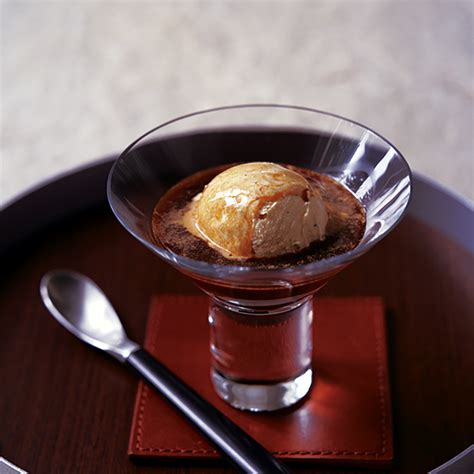 Los sandwiches y las bebidas. Classic Italian affogato - delicious. magazine