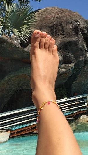 Shirley Marulandas Feet