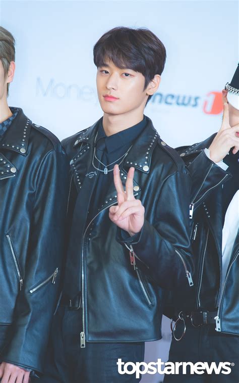 한고은 결혼 사실 모른 채 적극 대시하는 박수홍;; HD포토 더보이즈(THE BOYZ) 주연, '포토타임에 빠질 수 없는 브이 ...