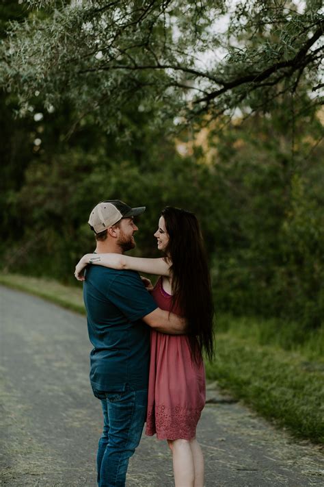 Montana Engagement Session in 2020 | Couple photoshoot poses, Couples photoshoot, Couple photography