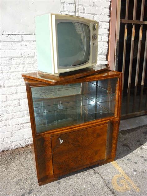 Kami merupakan sebuah syarikat bumiputera yang menerima tempahan dan membuat. Art Deco Radio and TV Stand at 1stdibs