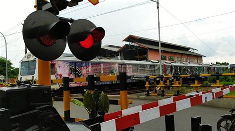 Palang Pintu Perlintasan Kereta Api Stasiun Kutoarjo Jpl 610 Jalan